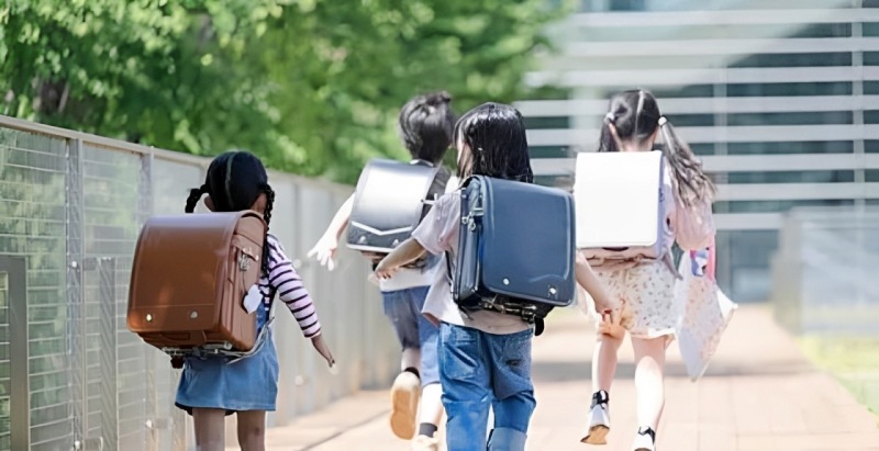 女子小学生
